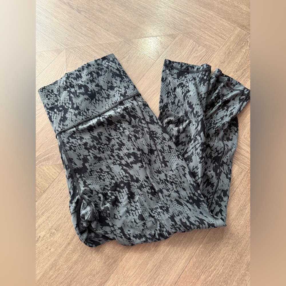 Athleta Snakeskin Black and Gray Patterned Leggings
